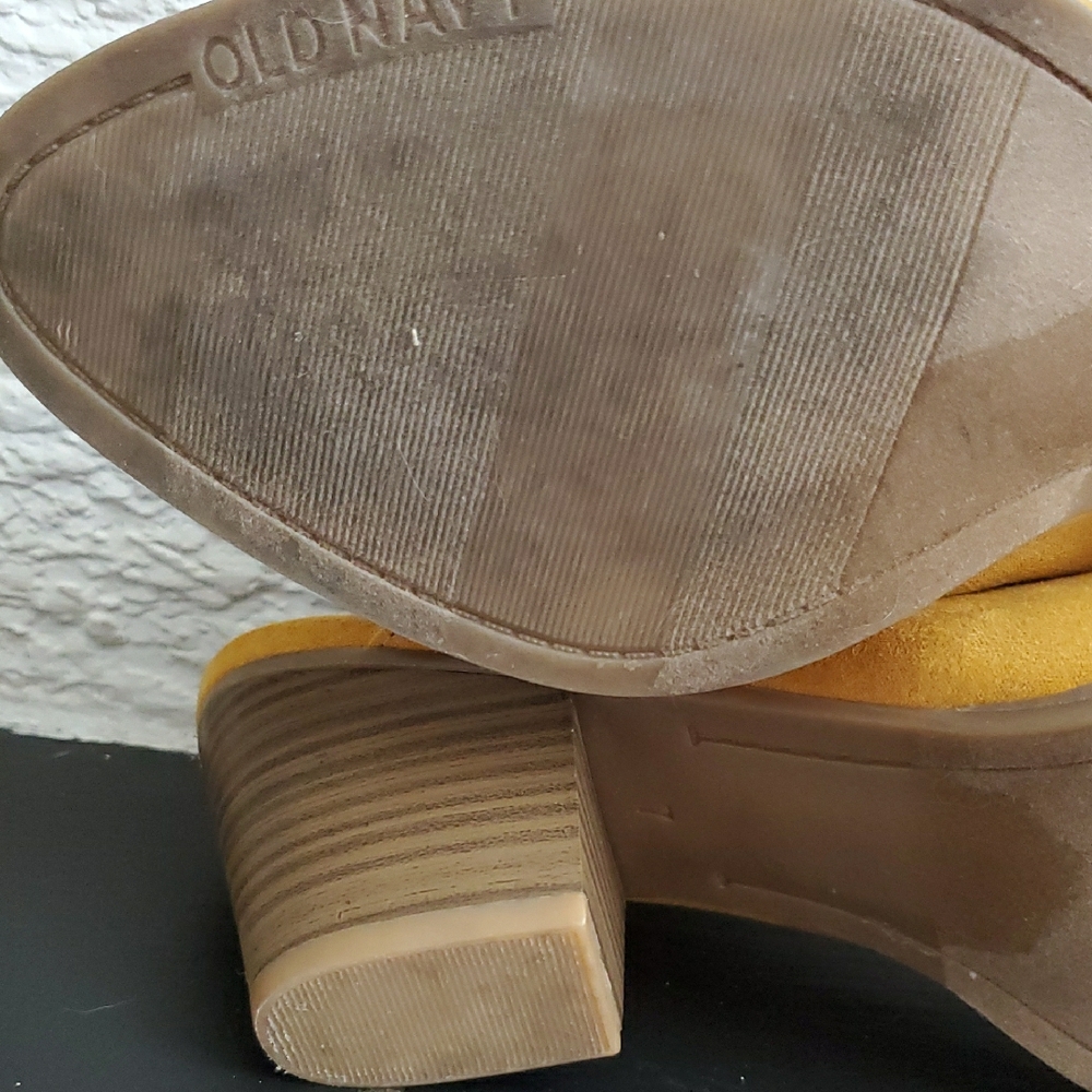Old Navy Women's Mustard Yellow Mules Clogs Heels with Suede Like Sz 7 Western - Picture 11 of 11
